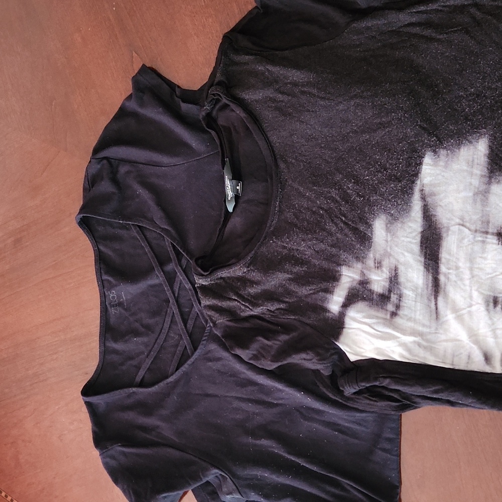 2 Small Short Sleeve Tees